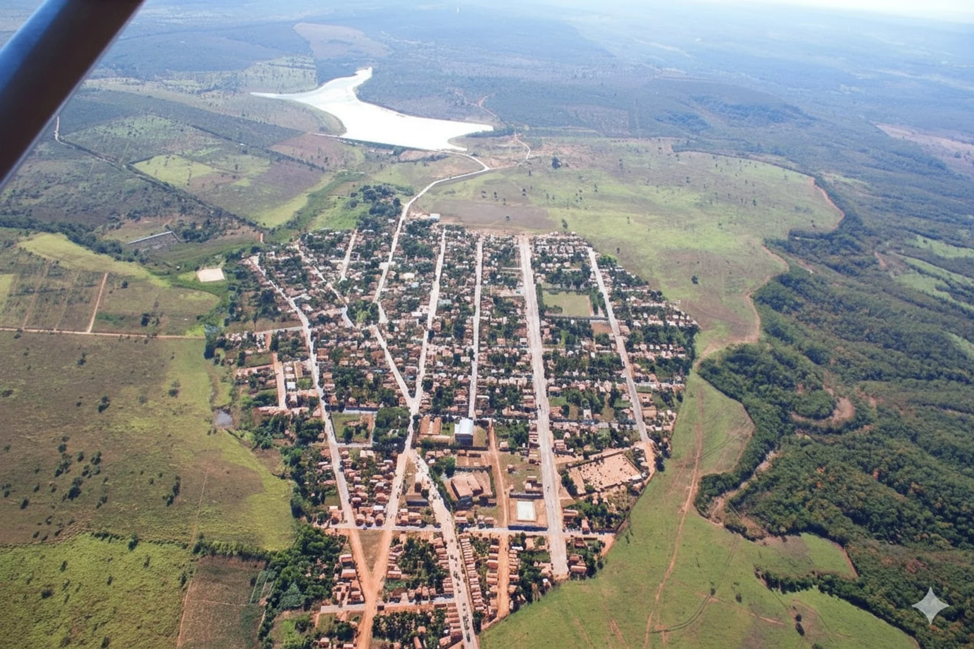 /image/a-historia-da-barragem-da-lagoa-a-origem-do-nome-de-lagoa-dos-patos-mg?src=https%3A%2F%2Fimg1.pixhost.to%2Fimages%2F10289%2F662749822_lagoa-fotos-antigas-6.jpg&w=2000&q=85