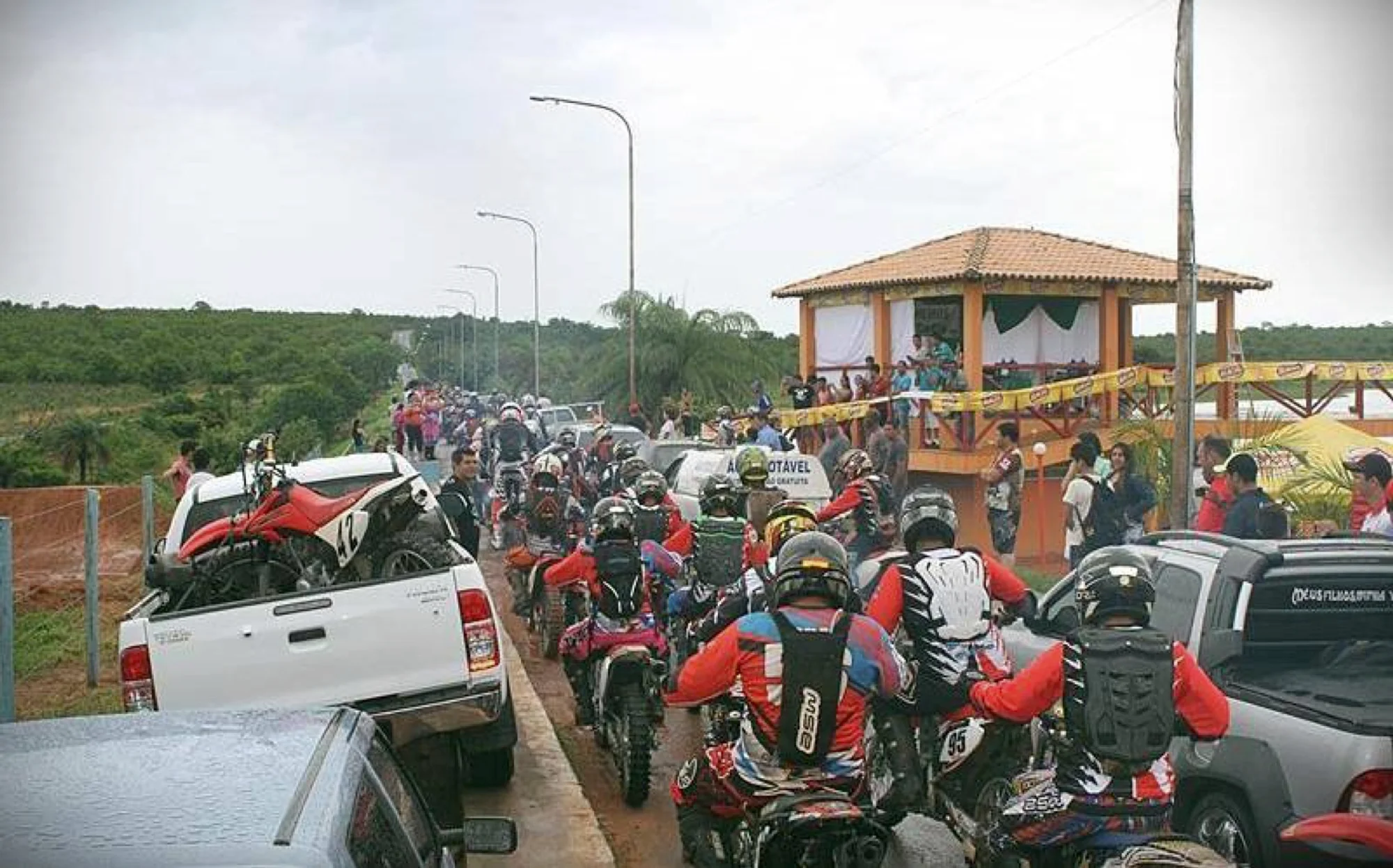 /image/a-historia-da-barragem-da-lagoa-a-origem-do-nome-de-lagoa-dos-patos-mg?src=https%3A%2F%2Fimg1.pixhost.to%2Fimages%2F10289%2F662750150_lagoa-dos-patos-mg-trilheiros-do-coco-01.jpg&w=2000&q=85