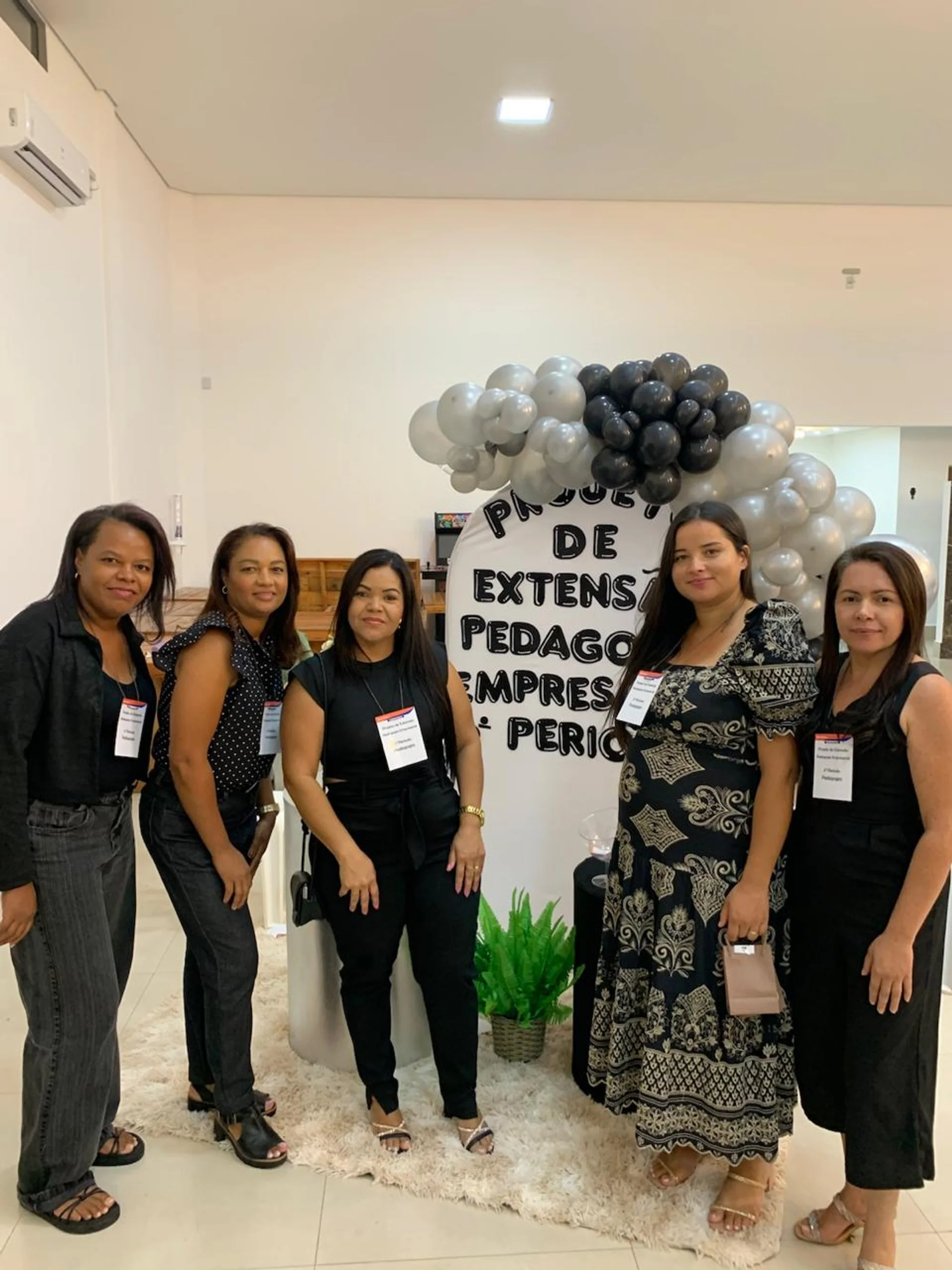 /image/encontro-do-projeto-de-extensao-em-pedagogia-empresarial-fortalece-integracao-academica-e-participacao-do-poder-publico-em-lagoa-dos-patos-mg?src=https%3A%2F%2Fimg1.pixhost.to%2Fimages%2F10644%2F668094311_f691e84e-7d86-4753-b7eb-b3a14dbab028.jpg&w=2000&q=85