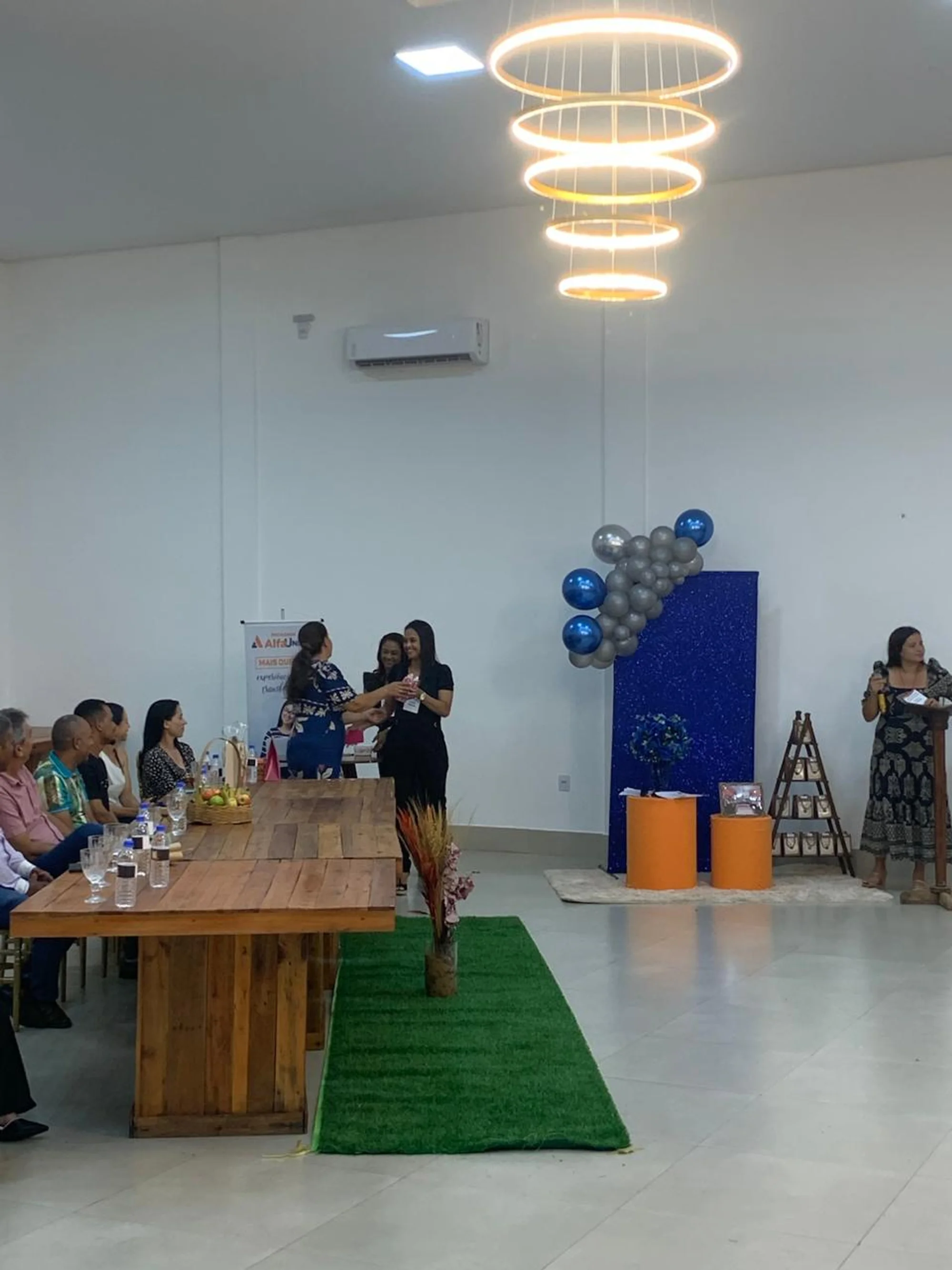/image/encontro-do-projeto-de-extensao-em-pedagogia-empresarial-fortalece-integracao-academica-e-participacao-do-poder-publico-em-lagoa-dos-patos-mg?src=https%3A%2F%2Fimg1.pixhost.to%2Fimages%2F10644%2F668094333_a613ed18-c73a-474b-8841-a2181cb91dbf.jpg&w=2000&q=85