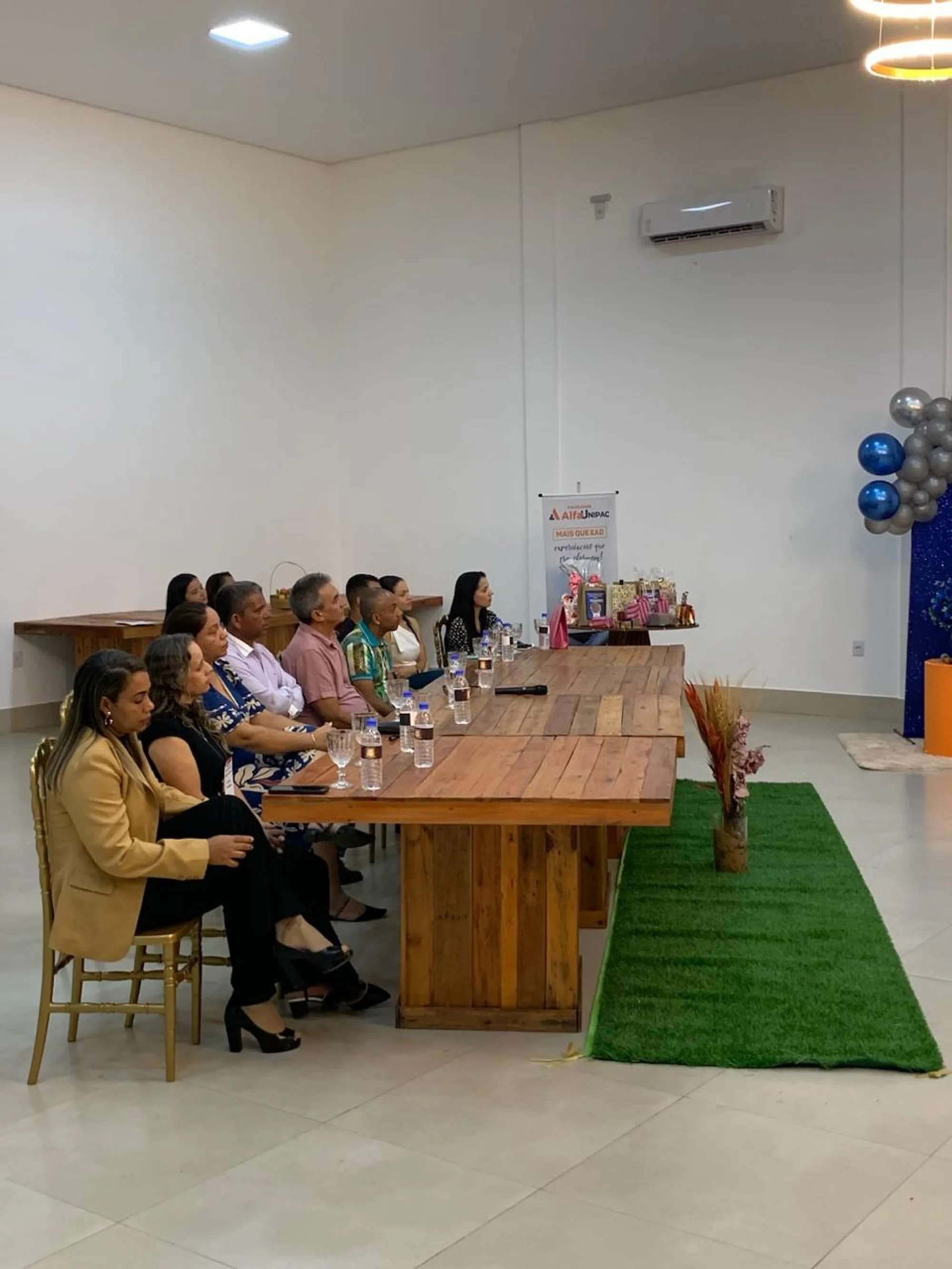 /image/encontro-do-projeto-de-extensao-em-pedagogia-empresarial-fortalece-integracao-academica-e-participacao-do-poder-publico-em-lagoa-dos-patos-mg?src=https%3A%2F%2Fimg1.pixhost.to%2Fimages%2F10644%2F668094339_9d3e6e8a-bfa2-4069-8202-d82090788c36.jpg&w=2000&q=85