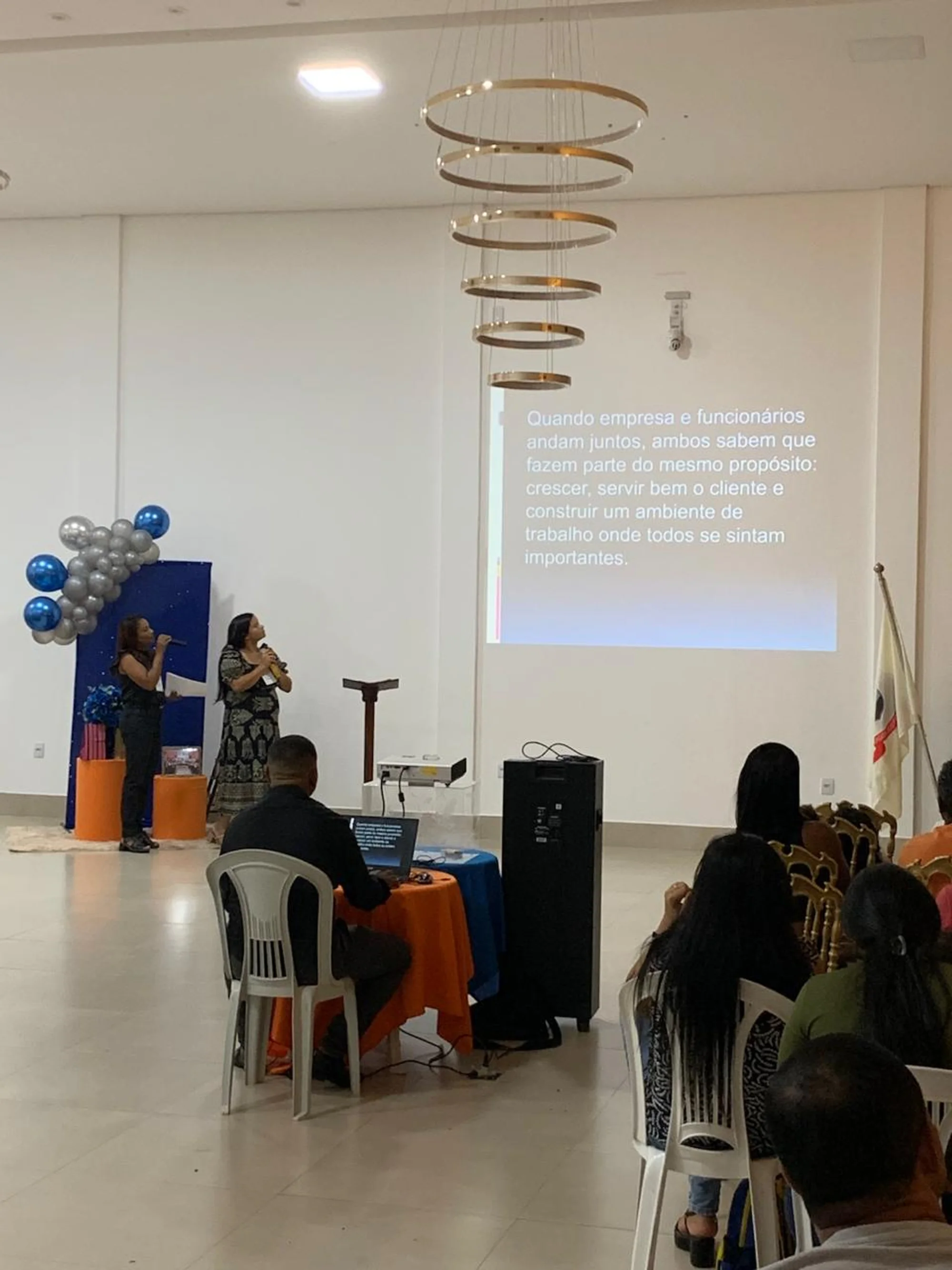/image/encontro-do-projeto-de-extensao-em-pedagogia-empresarial-fortalece-integracao-academica-e-participacao-do-poder-publico-em-lagoa-dos-patos-mg?src=https%3A%2F%2Fimg1.pixhost.to%2Fimages%2F10644%2F668094351_0973dc03-5694-4e51-963d-013d62a3bc0e.jpg&w=2000&q=85