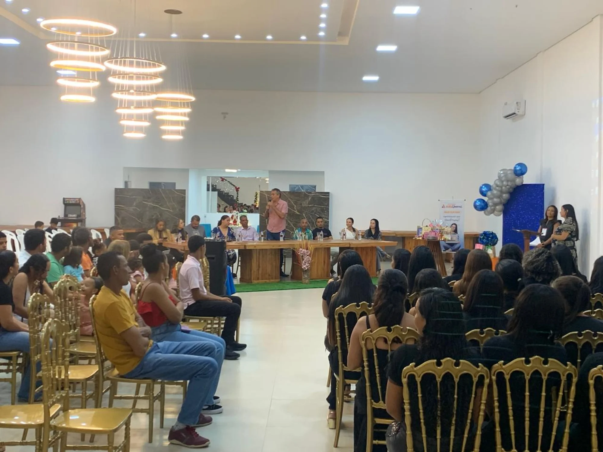 /image/encontro-do-projeto-de-extensao-em-pedagogia-empresarial-fortalece-integracao-academica-e-participacao-do-poder-publico-em-lagoa-dos-patos-mg?src=https%3A%2F%2Fimg1.pixhost.to%2Fimages%2F10644%2F668094374_ce4ea912-c06d-4c6c-8a16-61e74036840b.jpg&w=2000&q=85