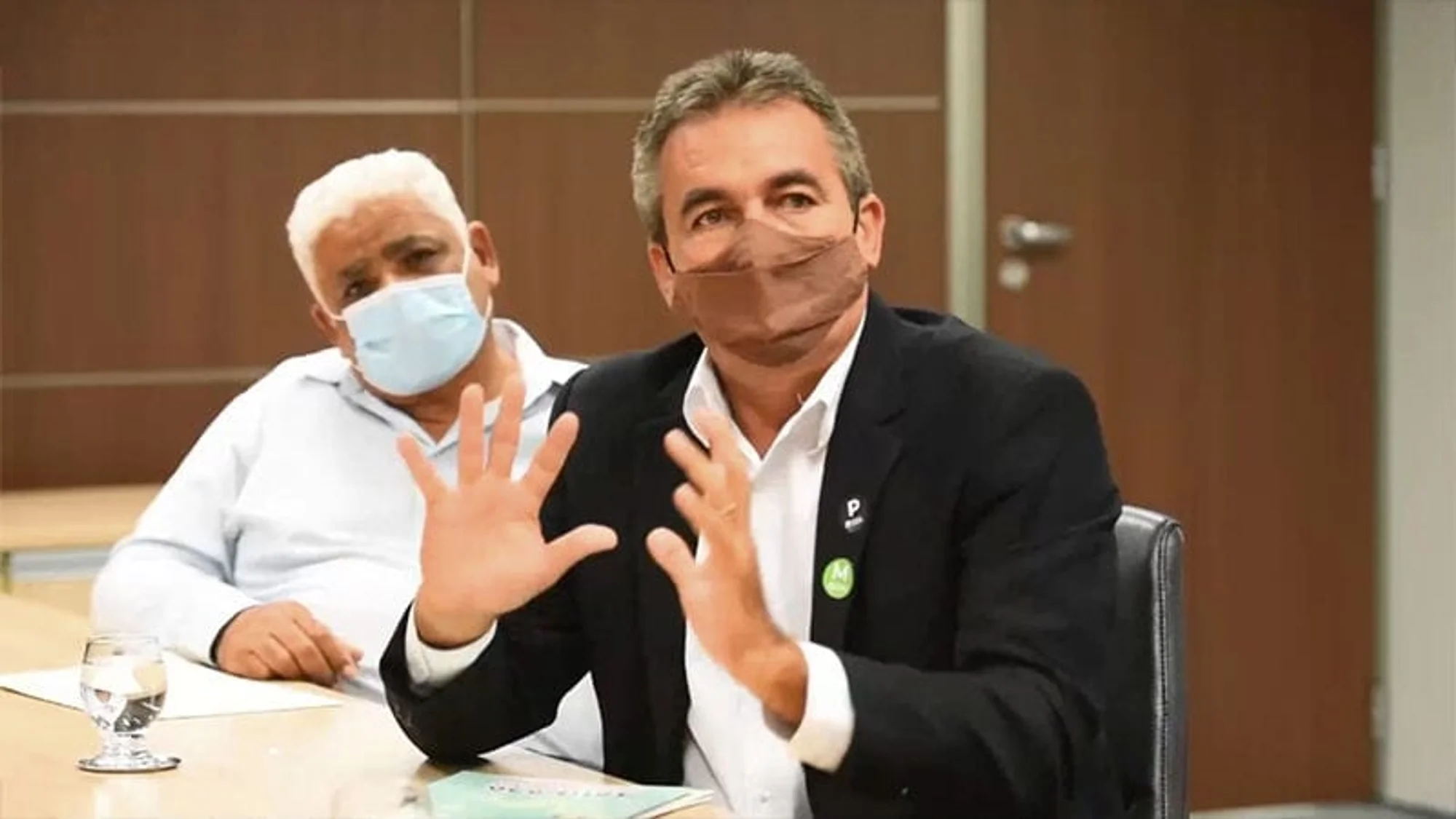 /image/fotos-antigas-lagoa-dos-patos-mg-em-memorias?src=https%3A%2F%2Fialkyrog.sirv.com%2Fsala%2Fpref-lagoa.jpg&w=2000&q=85