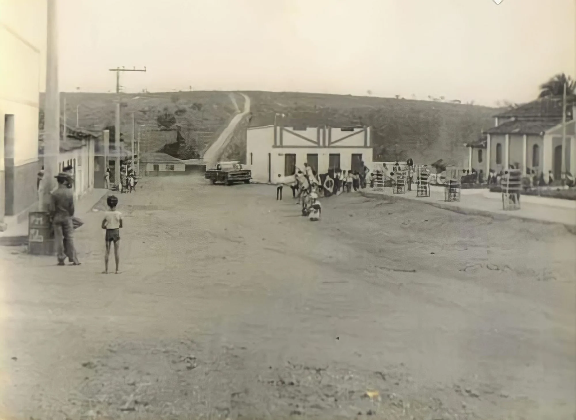 /image/fotos-antigas-lagoa-dos-patos-mg-em-memorias?src=https%3A%2F%2Fimg1.pixhost.to%2Fimages%2F10289%2F662749859_fotos-antigas-lagoa-dos-patos-mg-5.jpg&w=2000&q=85