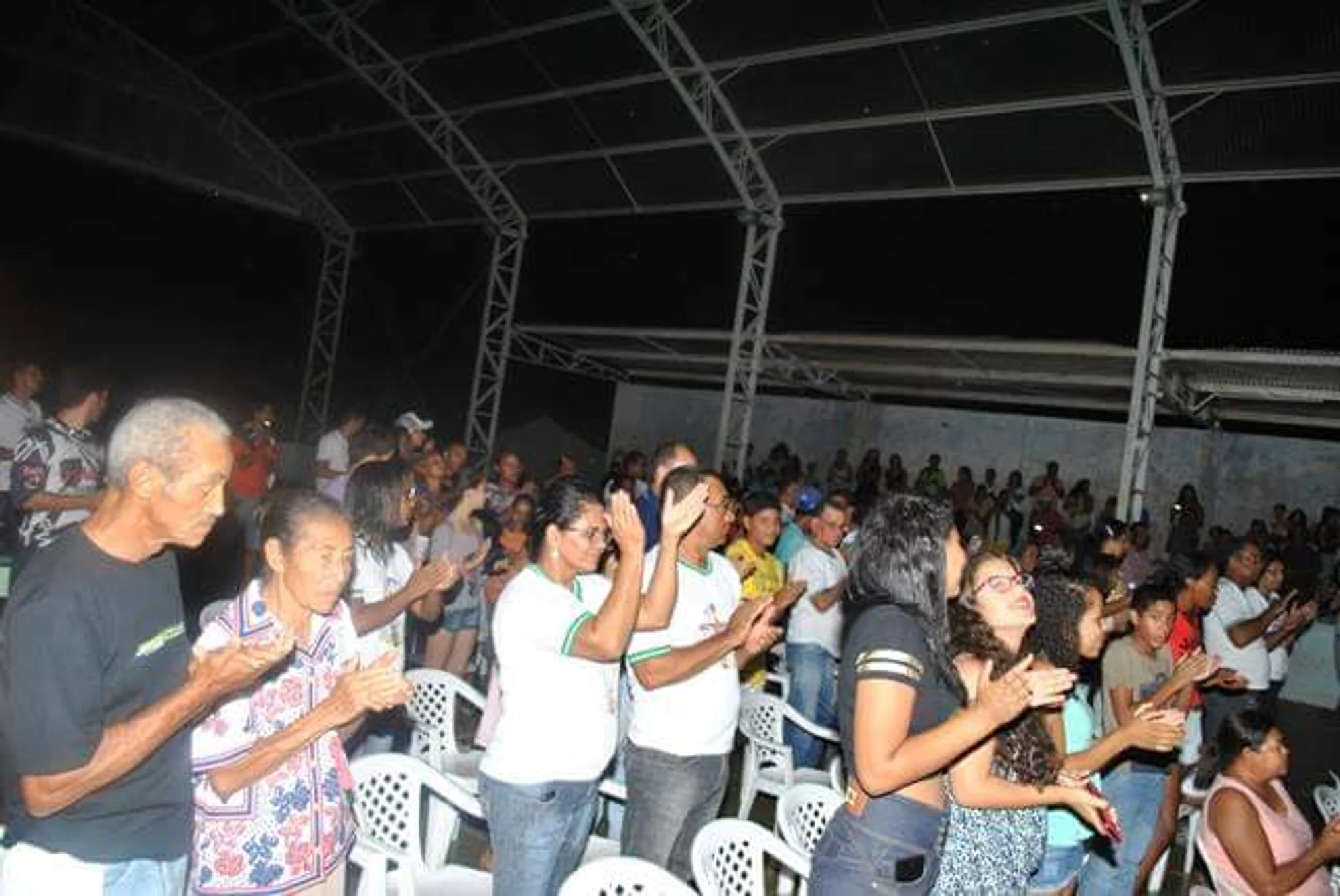 /image/fotos-antigas-lagoa-dos-patos-mg-em-memorias?src=https%3A%2F%2Fimg1.pixhost.to%2Fimages%2F10289%2F662750384_12088576_971285266264749_2312998646475705098_n.jpg&w=2000&q=85