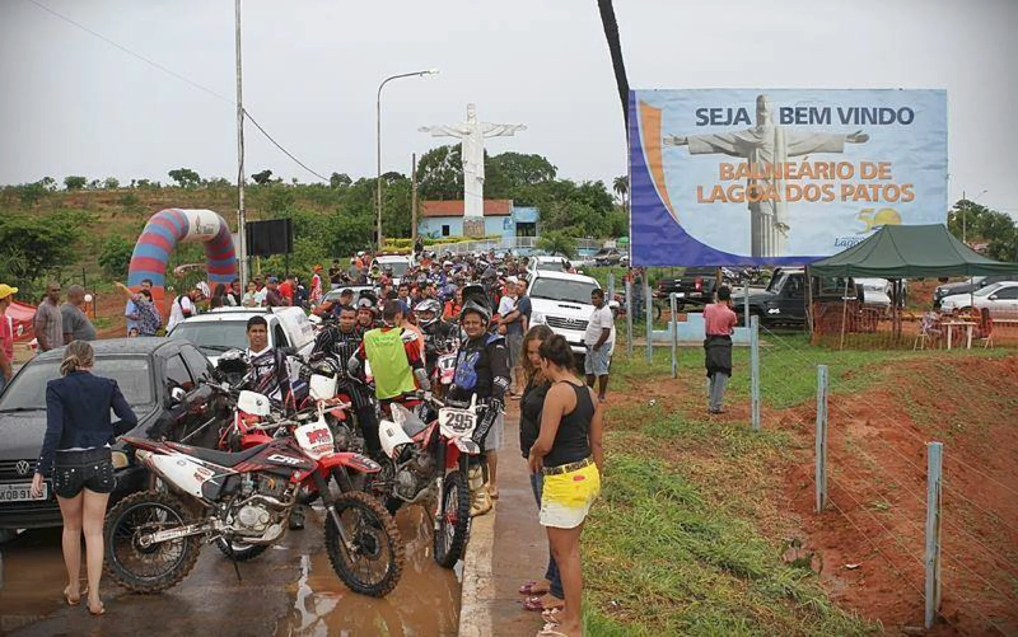 /image/fotos-antigas-lagoa-dos-patos-mg-em-memorias?src=https%3A%2F%2Fimg1.pixhost.to%2Fimages%2F10289%2F662750531_acao-global-lagoa-dos-patos-motocross-04.jpg&w=2000&q=85