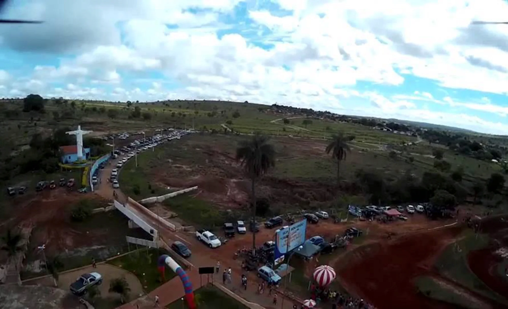 /image/fotos-antigas-lagoa-dos-patos-mg-em-memorias?src=https%3A%2F%2Fimg1.pixhost.to%2Fimages%2F10289%2F662750535_acao-global-lagoa-dos-patos-motocross-05.jpg&w=2000&q=85