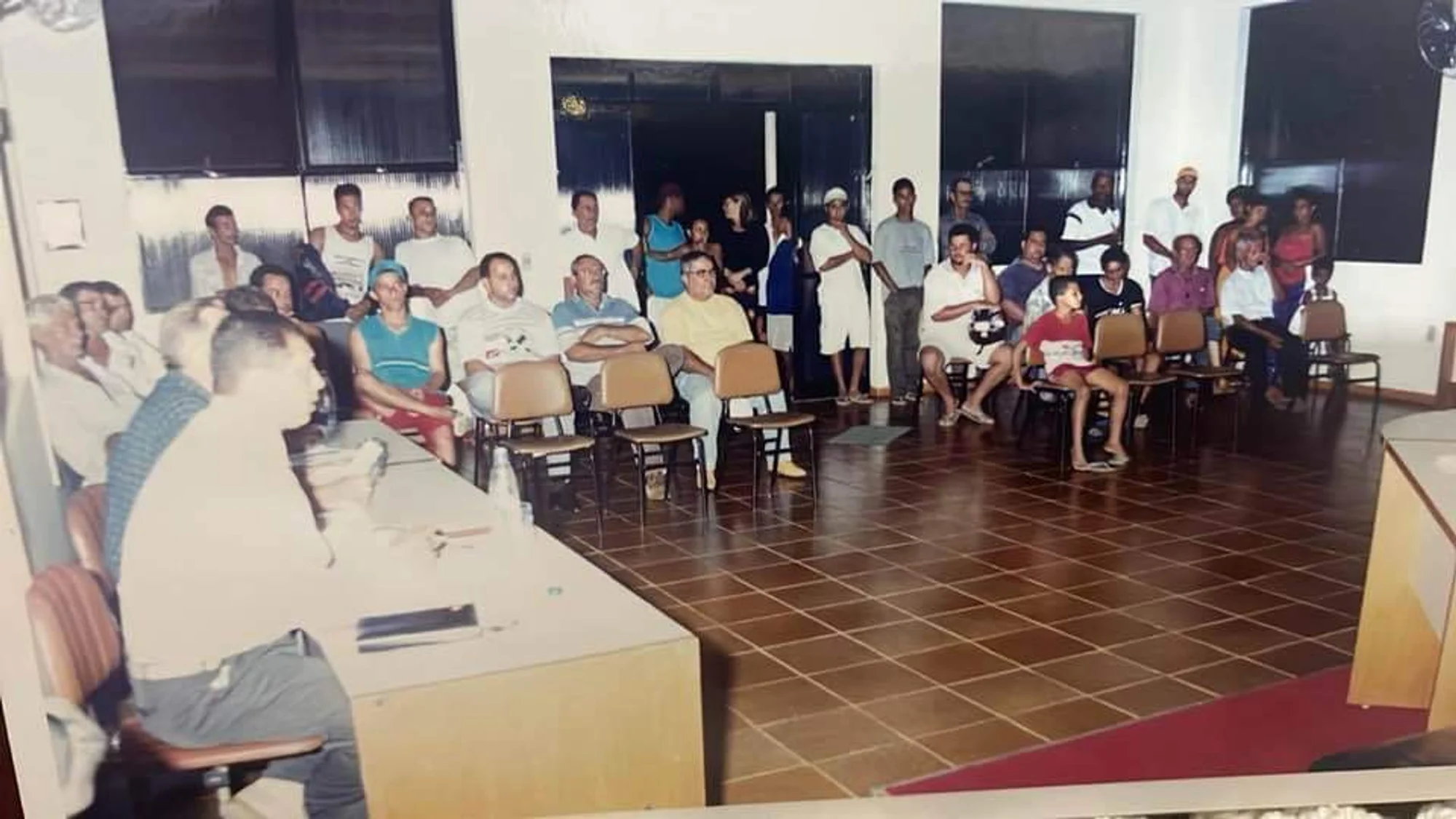 /image/fotos-antigas-lagoa-dos-patos-mg-em-memorias?src=https%3A%2F%2Fimg1.pixhost.to%2Fimages%2F10852%2F670778161_camara-lagoa-dos-patos-mg.jpg&w=2000&q=85