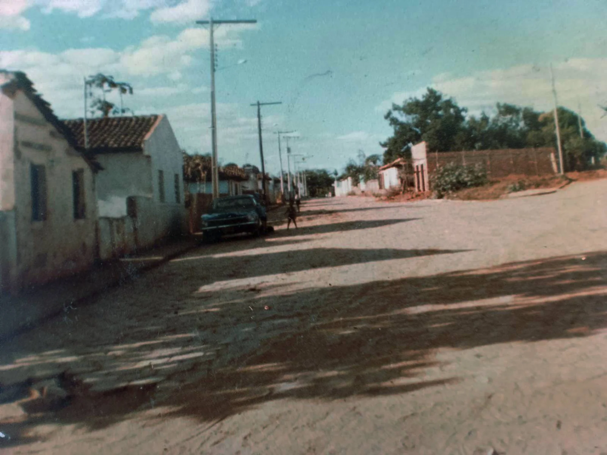 /image/fotos-antigas-lagoa-dos-patos-mg-em-memorias?src=https%3A%2F%2Fimg1.pixhost.to%2Fimages%2F10852%2F670778166_lagoa-dos-patos-mg-anterior-antigas-2.jpg&w=2000&q=85