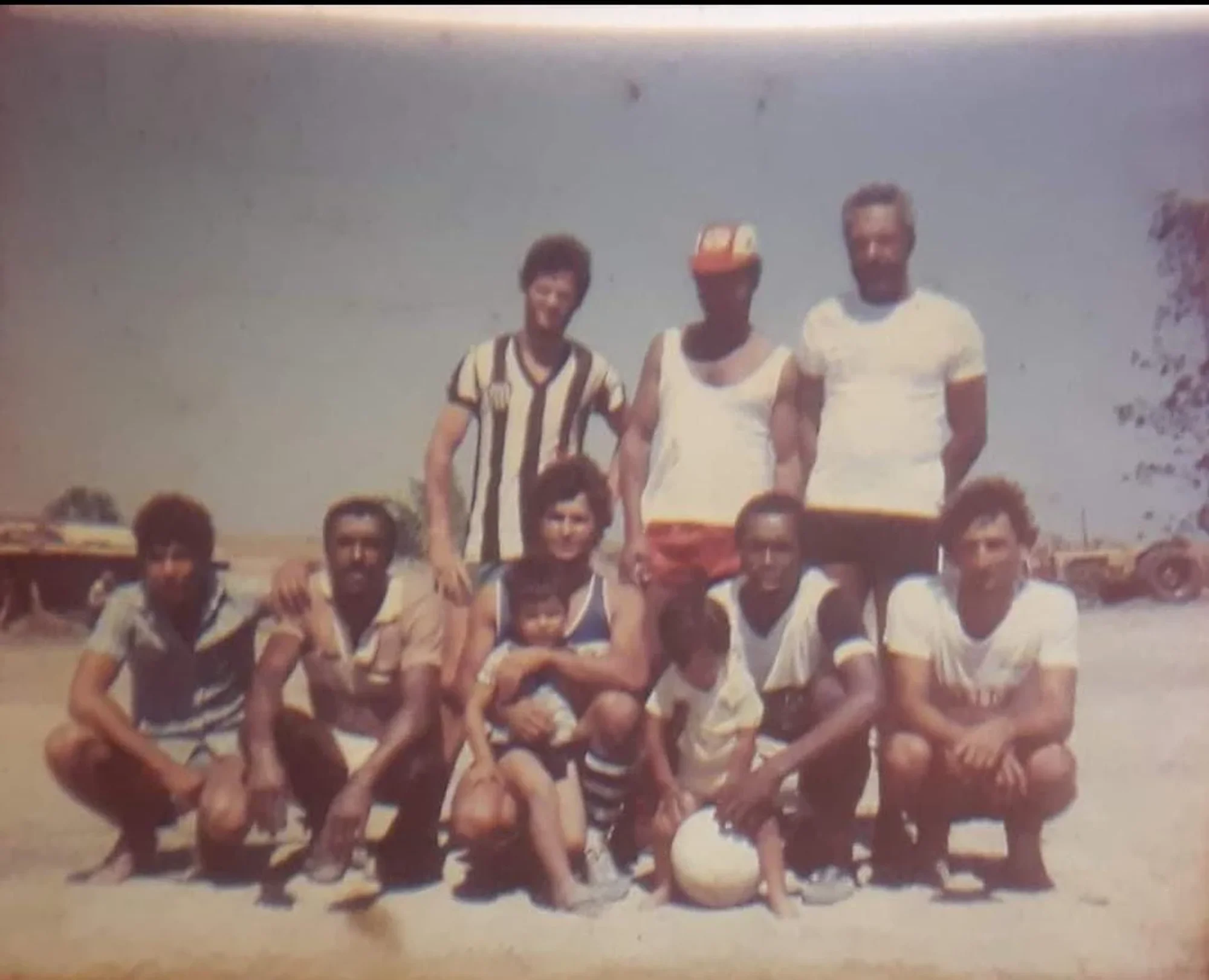 /image/fotos-antigas-lagoa-dos-patos-mg-em-memorias?src=https%3A%2F%2Fimg1.pixhost.to%2Fimages%2F10852%2F670779049_jogadores-time-futebol-lagoa-dos-patos-2.png&w=2000&q=85