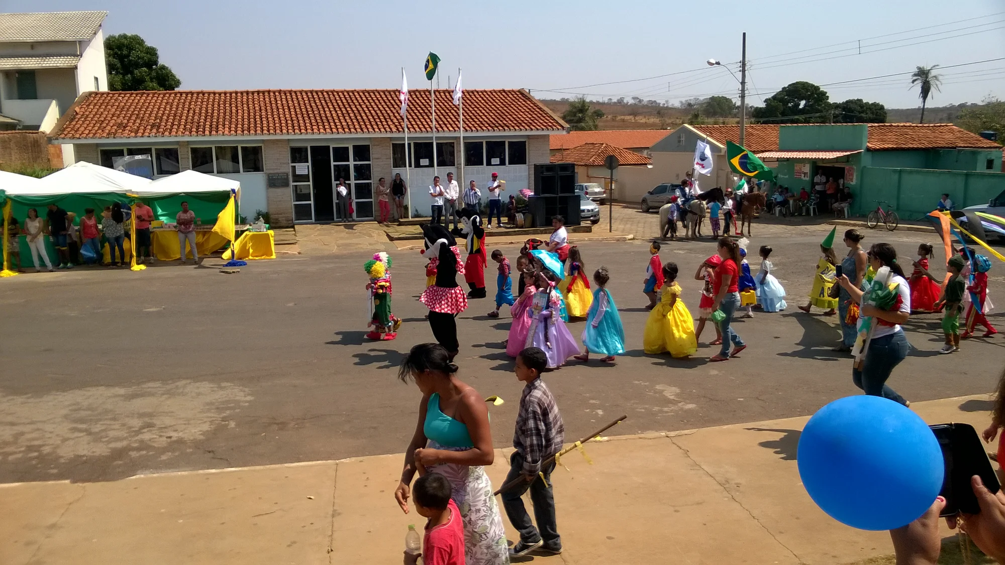 /image/fotos-antigas-lagoa-dos-patos-mg-em-memorias?src=https%3A%2F%2Fimg1.pixhost.to%2Fimages%2F11428%2F680878983_lagoa-dos-patos-mg-13.jpg&w=2000&q=85