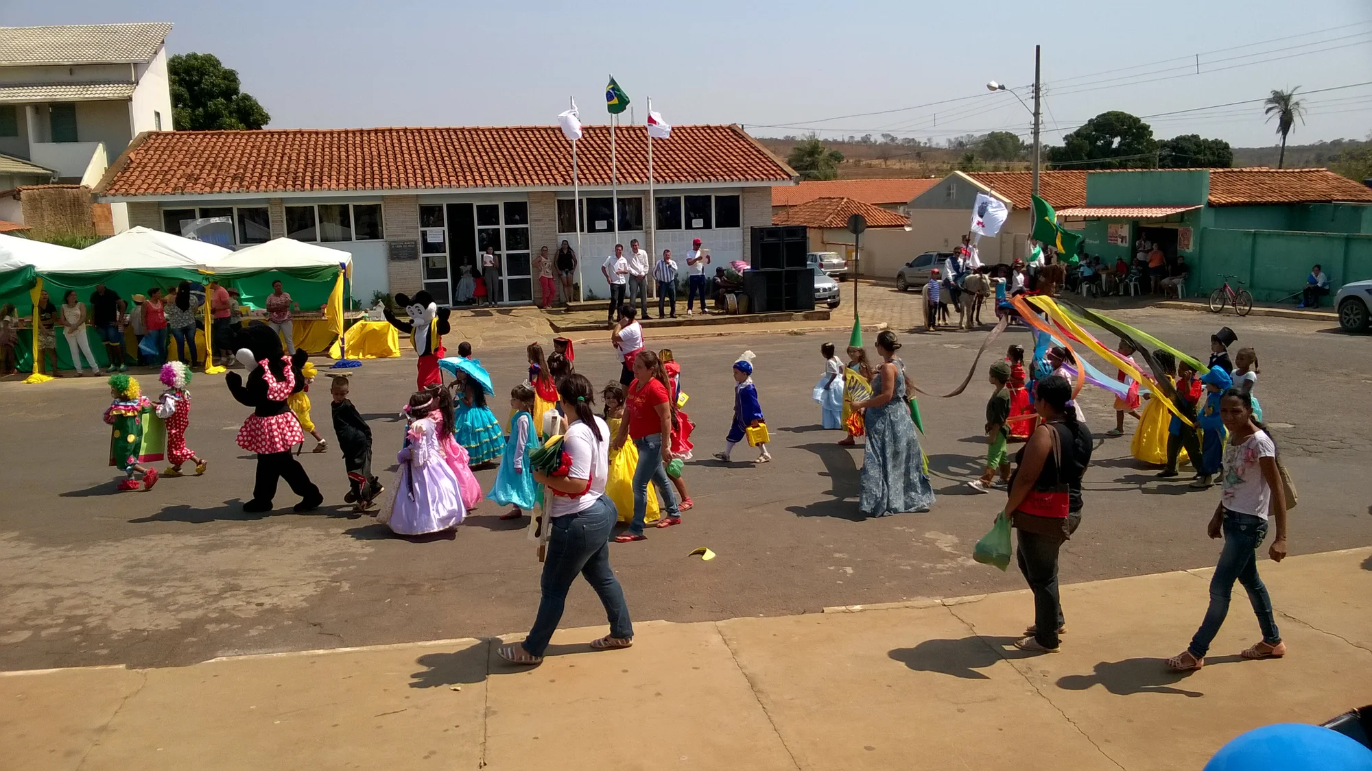 /image/fotos-antigas-lagoa-dos-patos-mg-em-memorias?src=https%3A%2F%2Fimg1.pixhost.to%2Fimages%2F11428%2F680878989_lagoa-dos-patos-mg-14.jpg&w=2000&q=85