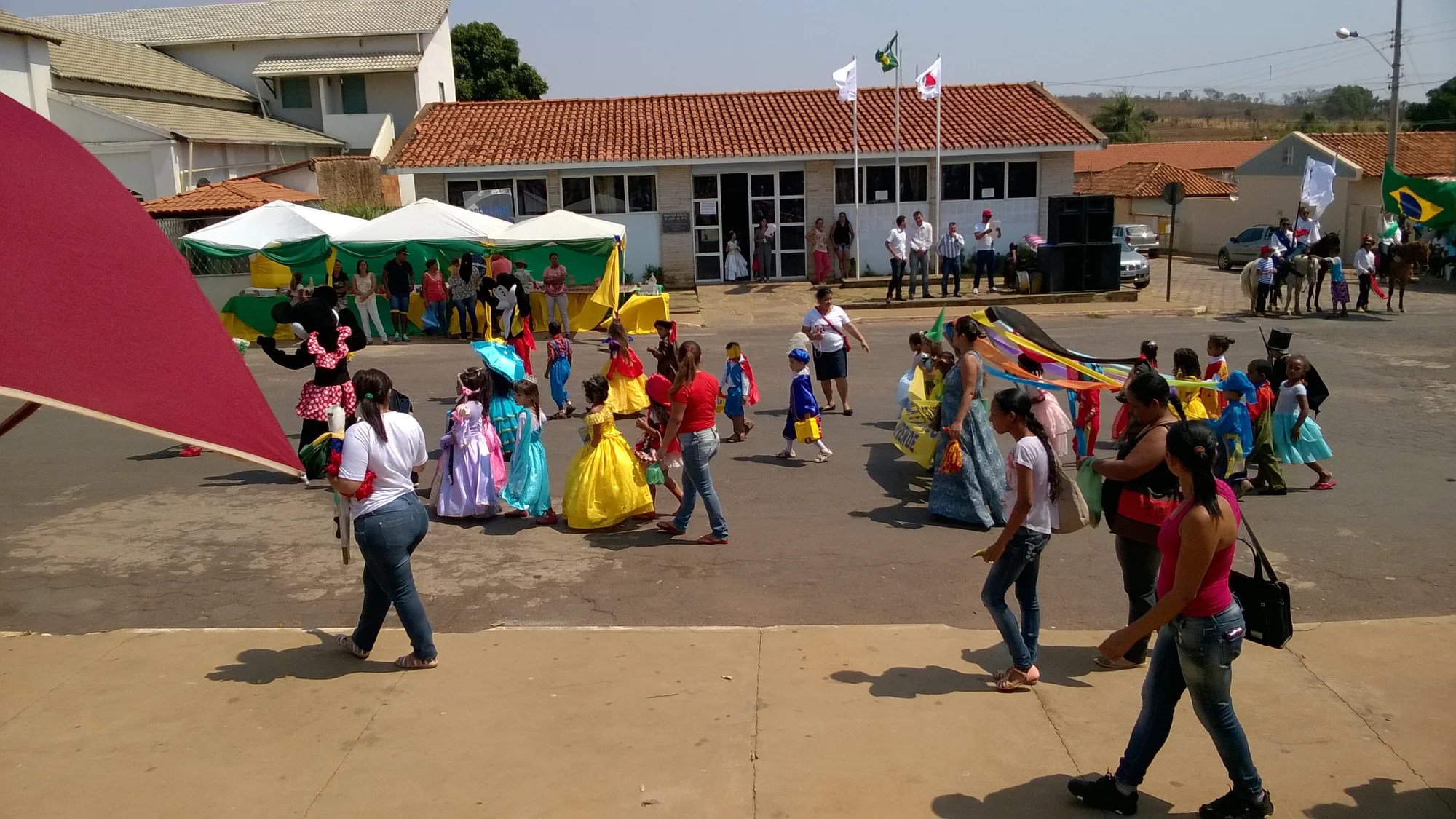 /image/fotos-antigas-lagoa-dos-patos-mg-em-memorias?src=https%3A%2F%2Fimg1.pixhost.to%2Fimages%2F11428%2F680879001_lagoa-dos-patos-mg-15.jpg&w=2000&q=85