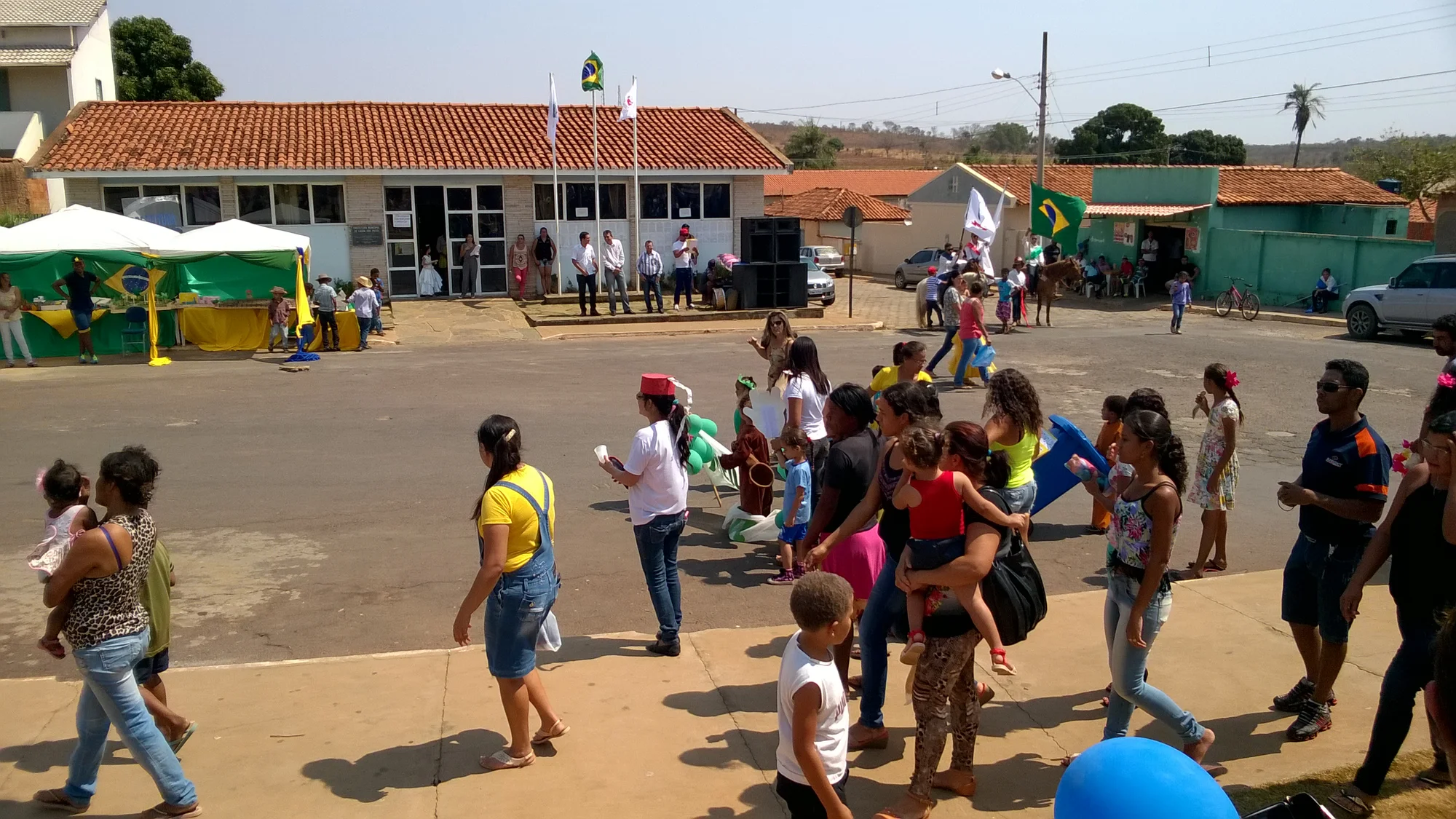 /image/fotos-antigas-lagoa-dos-patos-mg-em-memorias?src=https%3A%2F%2Fimg1.pixhost.to%2Fimages%2F11428%2F680879018_lagoa-dos-patos-mg-17.jpg&w=2000&q=85