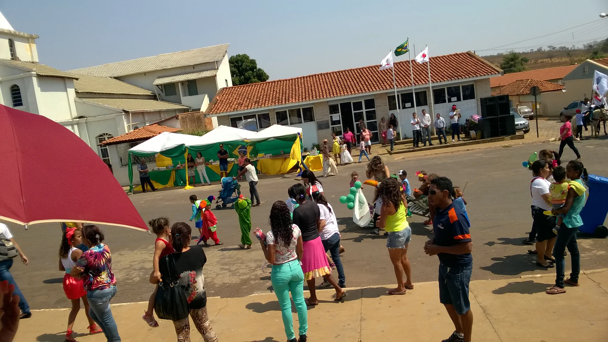 /image/fotos-antigas-lagoa-dos-patos-mg-em-memorias?src=https%3A%2F%2Fimg1.pixhost.to%2Fimages%2F11428%2F680879032_lagoa-dos-patos-mg-18.jpg&w=2000&q=85