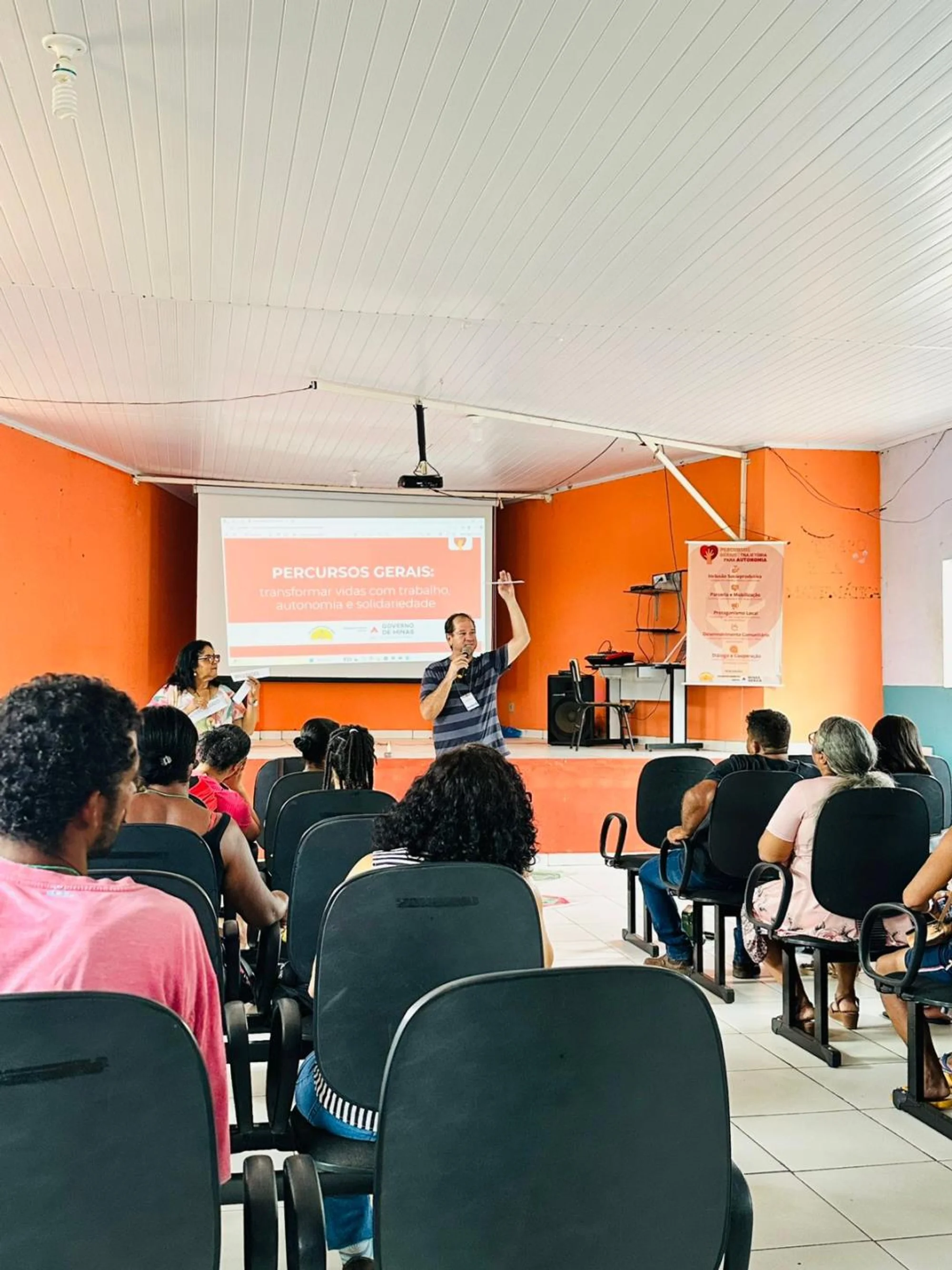 /image/lagoa-dos-patos-mg-promove-1a-oficina-do-programa-percursos-gerais-e-fortalece-agricultura-familiar-e-geracao-de-renda?src=https%3A%2F%2Fecrie.com.br%2Fsistema%2Fconteudos%2Fimagem%2Fg_276_10_19_04112025075820.jpg&w=2000&q=85