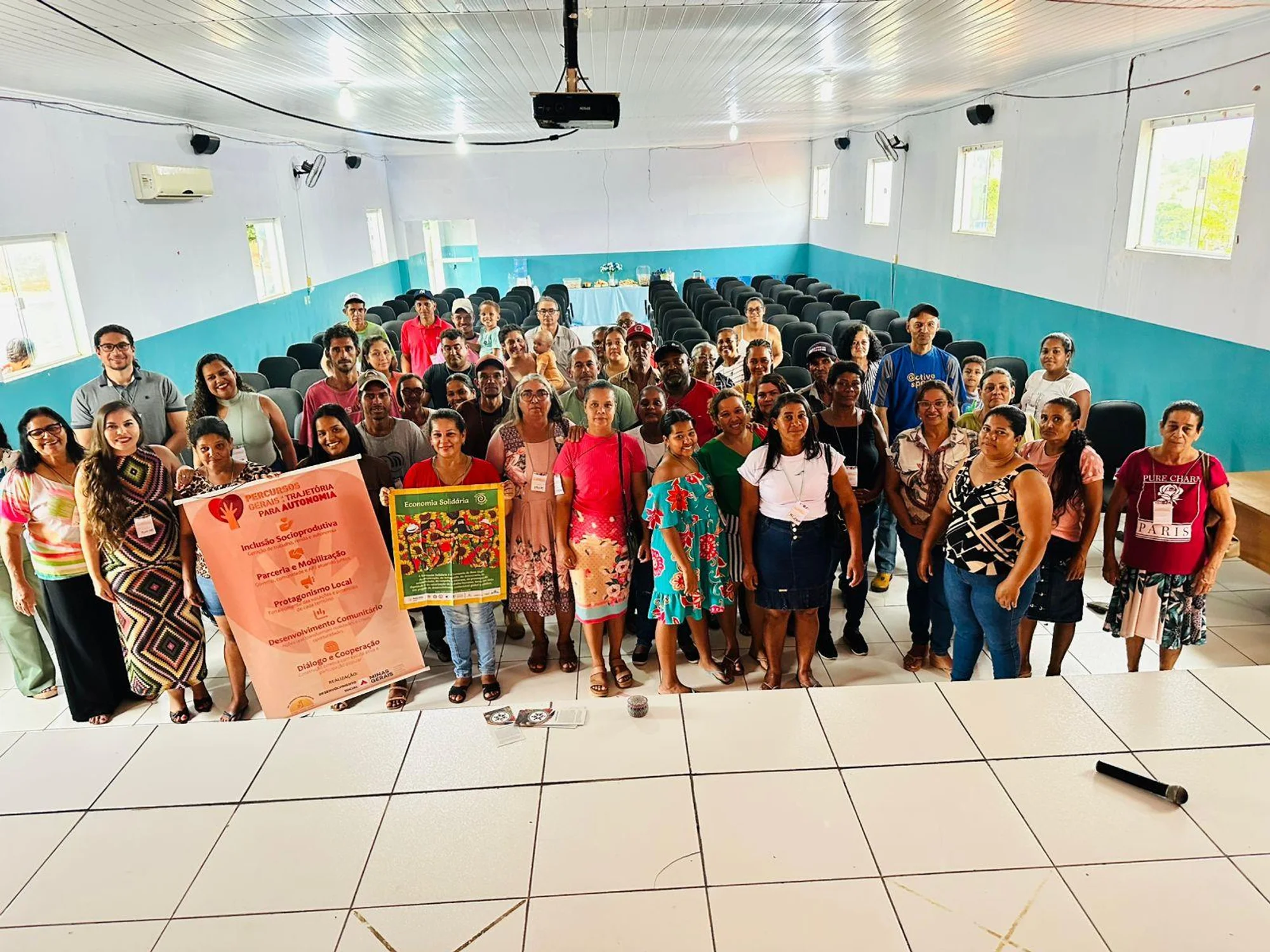 /image/lagoa-dos-patos-mg-promove-1a-oficina-do-programa-percursos-gerais-e-fortalece-agricultura-familiar-e-geracao-de-renda?src=https%3A%2F%2Fecrie.com.br%2Fsistema%2Fconteudos%2Fimagem%2Fg_276_3_26_04112025075820.jpg&w=2000&q=85