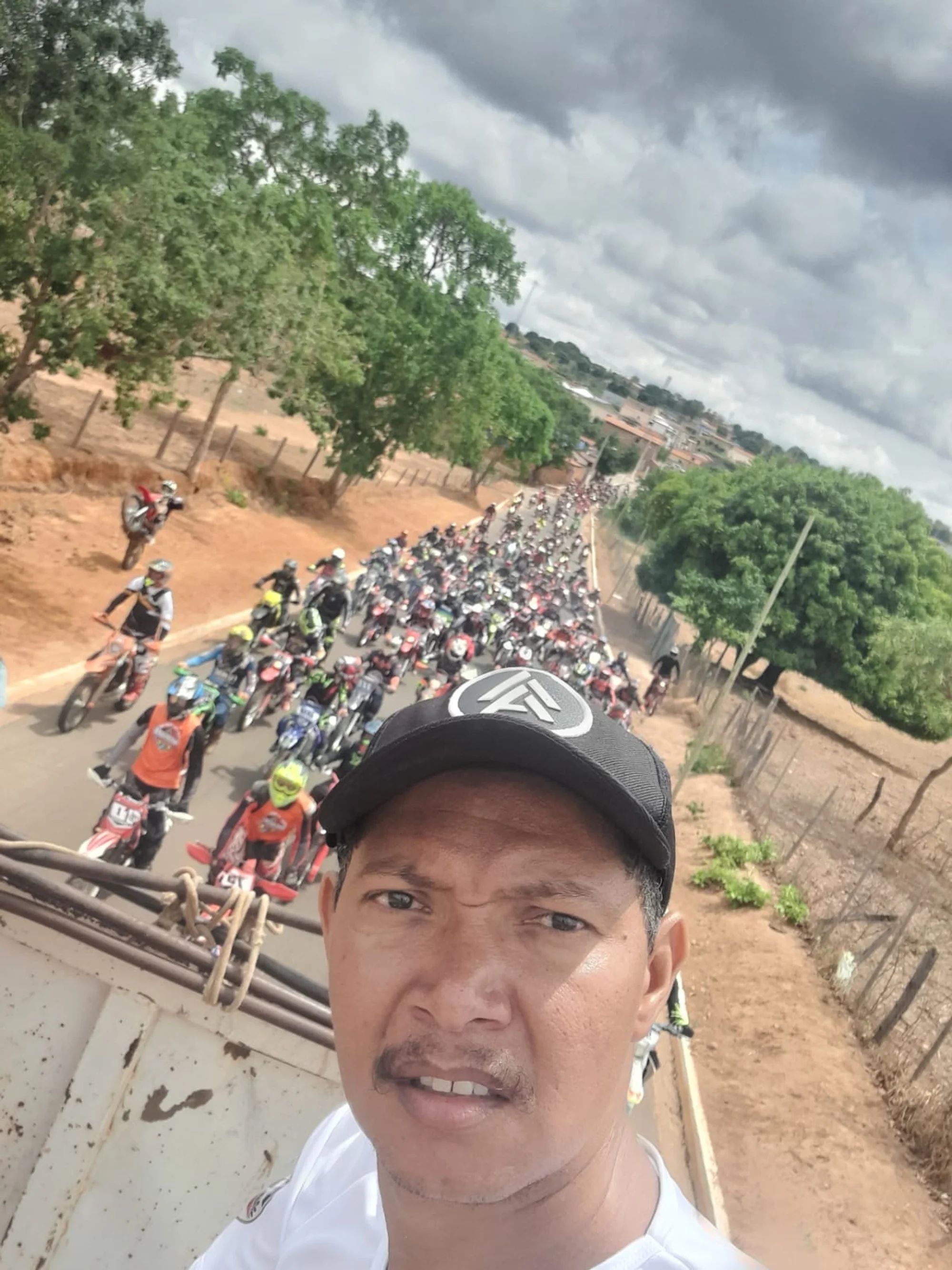 /image/lagoa-dos-patos-mg-realiza-a-1a-caminhada-e-corrida-o-1o-torneio-de-peteca-e-o-5o-trilhao-dos-coqueiros-no-balneario-da-lagoa?src=https%3A%2F%2Fimg1.pixhost.to%2Fimages%2F10360%2F663752724_whatsapp-image-2025-11-11-at-15-50-09.jpg&w=2000&q=85
