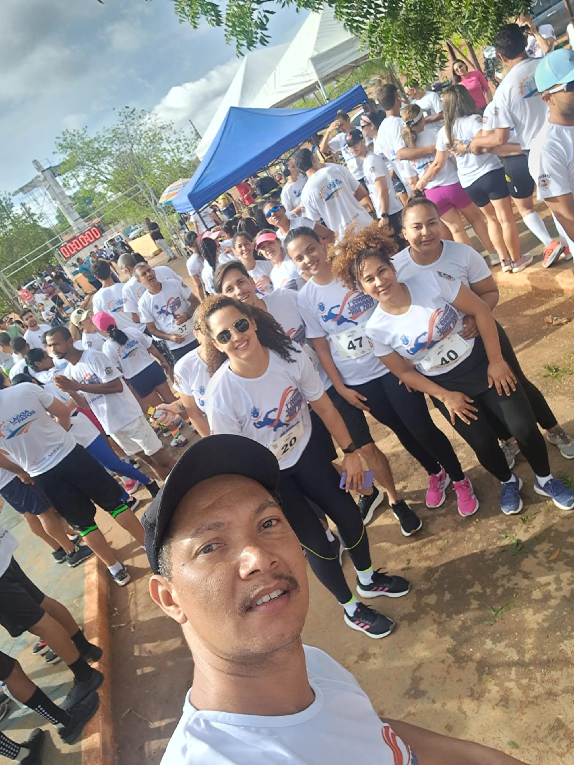 /image/lagoa-dos-patos-mg-realiza-a-1a-caminhada-e-corrida-o-1o-torneio-de-peteca-e-o-5o-trilhao-dos-coqueiros-no-balneario-da-lagoa?src=https%3A%2F%2Fimg1.pixhost.to%2Fimages%2F10360%2F663752729_whatsapp-image-2025-11-11-at-15-49-58.jpg&w=2000&q=85