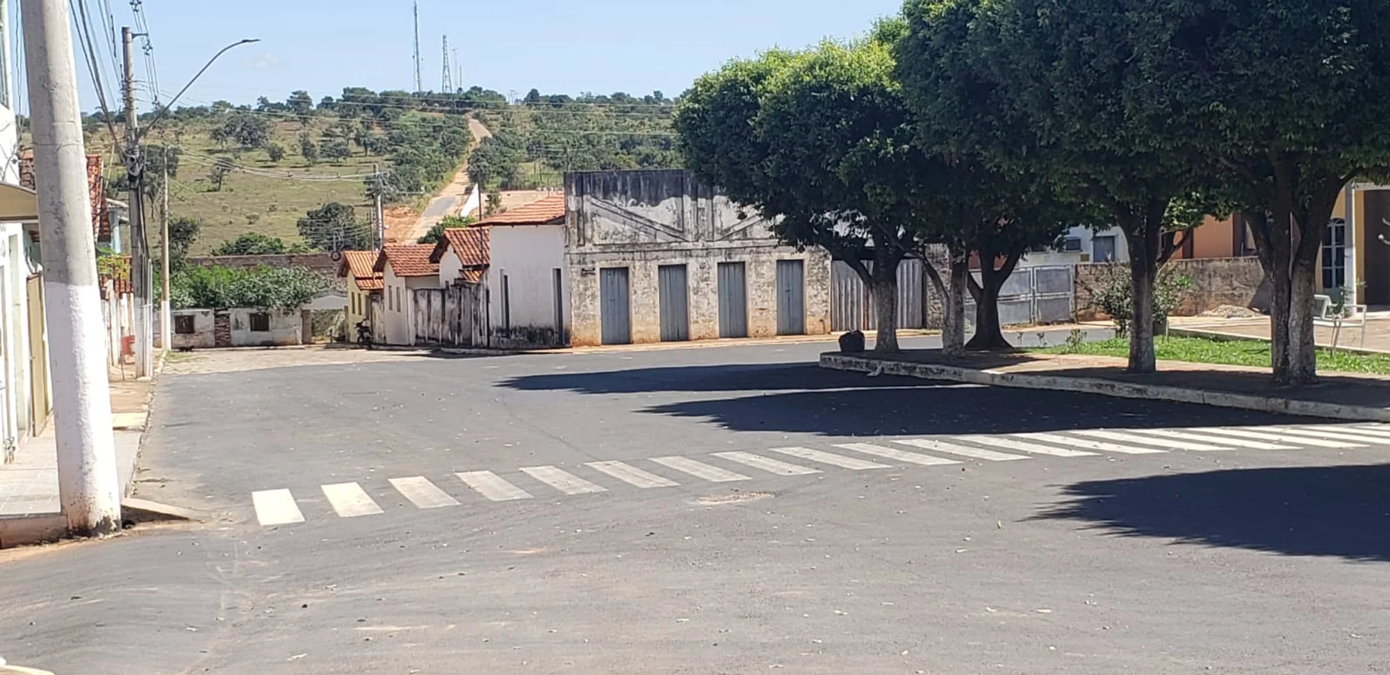 /image/praca-da-matriz-um-patrimonio-historico-e-cultural-de-lagoa-dos-patos-mg?src=https%3A%2F%2Fimg1.pixhost.to%2Fimages%2F10754%2F669681593_fotos-praca-31-de-marco-lagoa-dos-patos-mg-2.jpg&w=2000&q=85