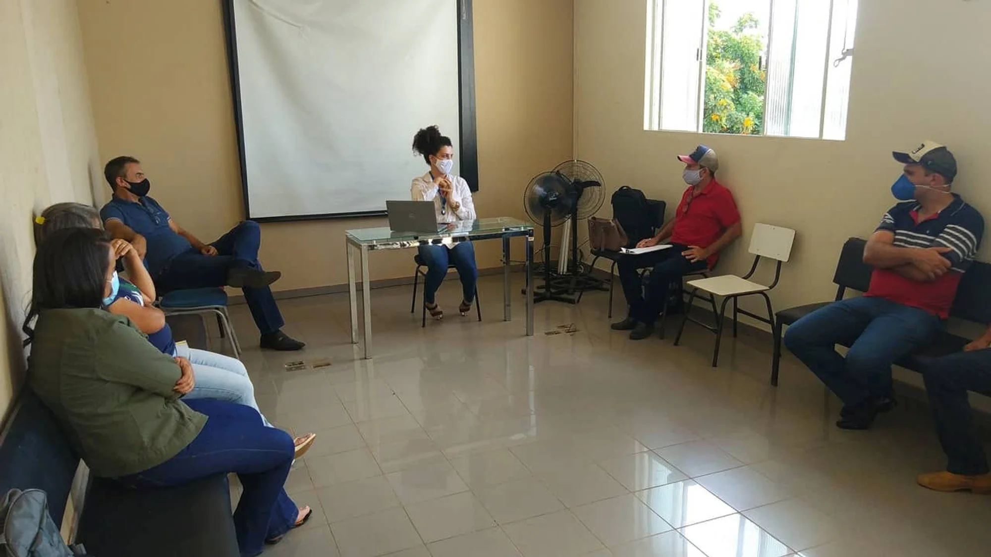 /image/sebrae-realiza-encontro-em-lagoa-dos-patos-mg-sobre-o-fiv-para-os-produtores-rurais?src=https%3A%2F%2Fsalamineira.netlify.app%2Fimg%2Ffiv-sebrae-lagoa-dos-patos-mgimg_20210607_141646.jpg&w=2000&q=85